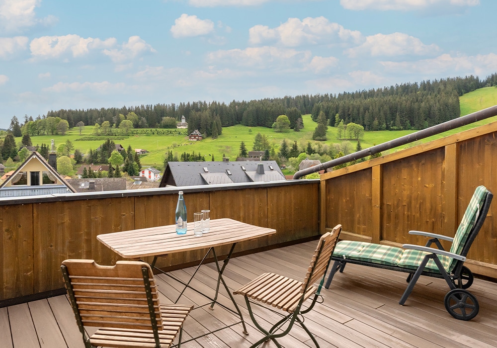 Landhausstil Hotelzimmer im Schwarzwald mit Terrasse